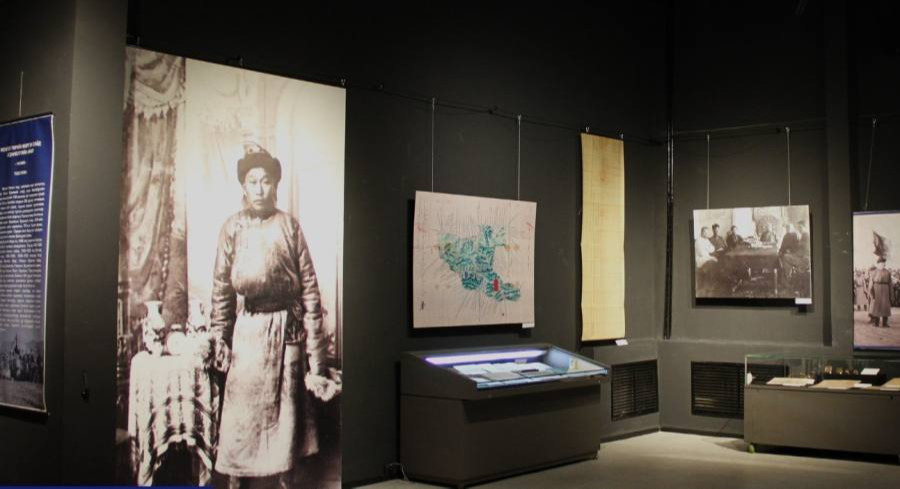 “Монгол төрийн мэргэн сайд Агданбуугийн Амар-140 жил” үзэсгэлэнг нээлээ